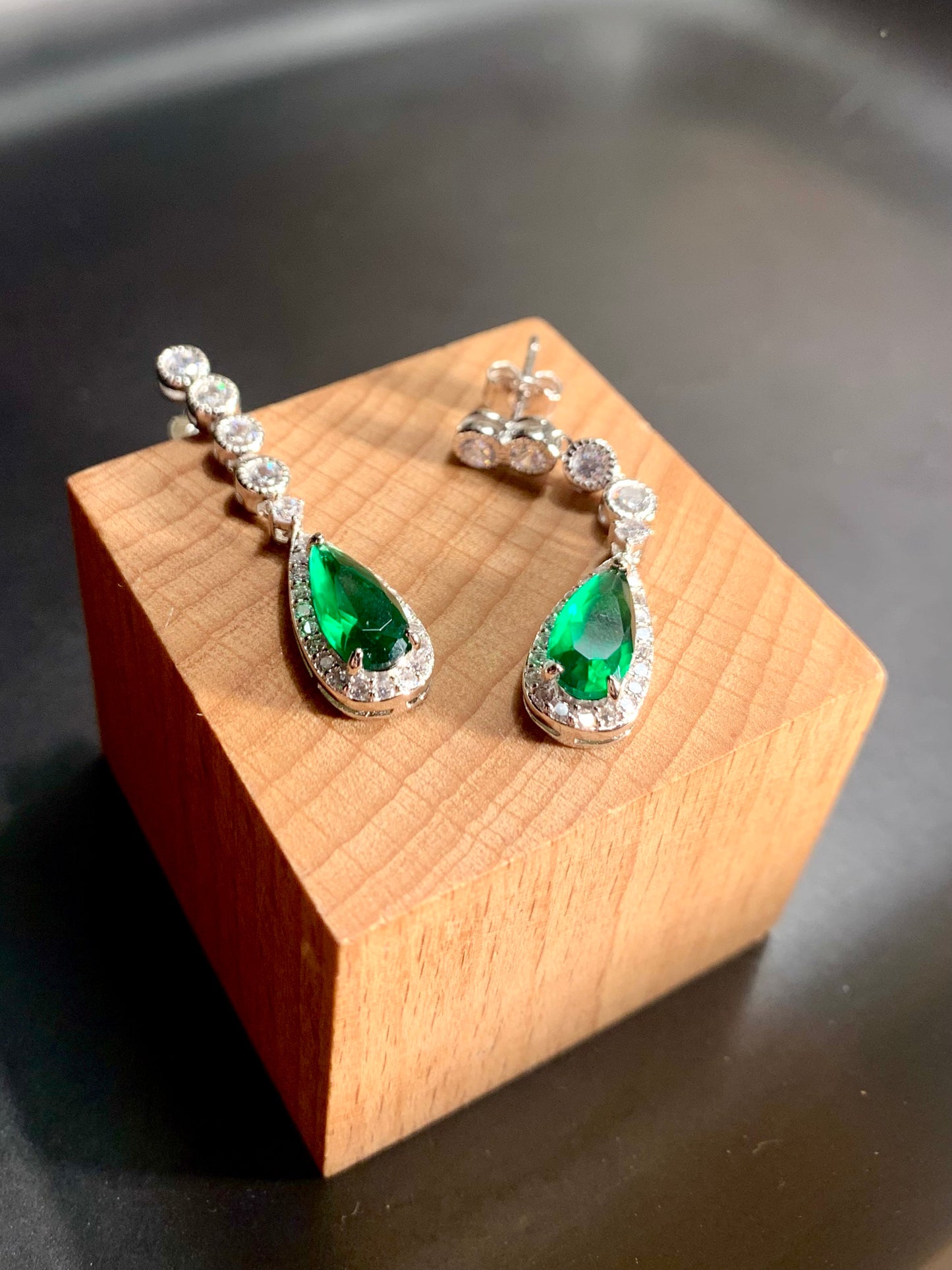 Arete Stud Zircón Verde