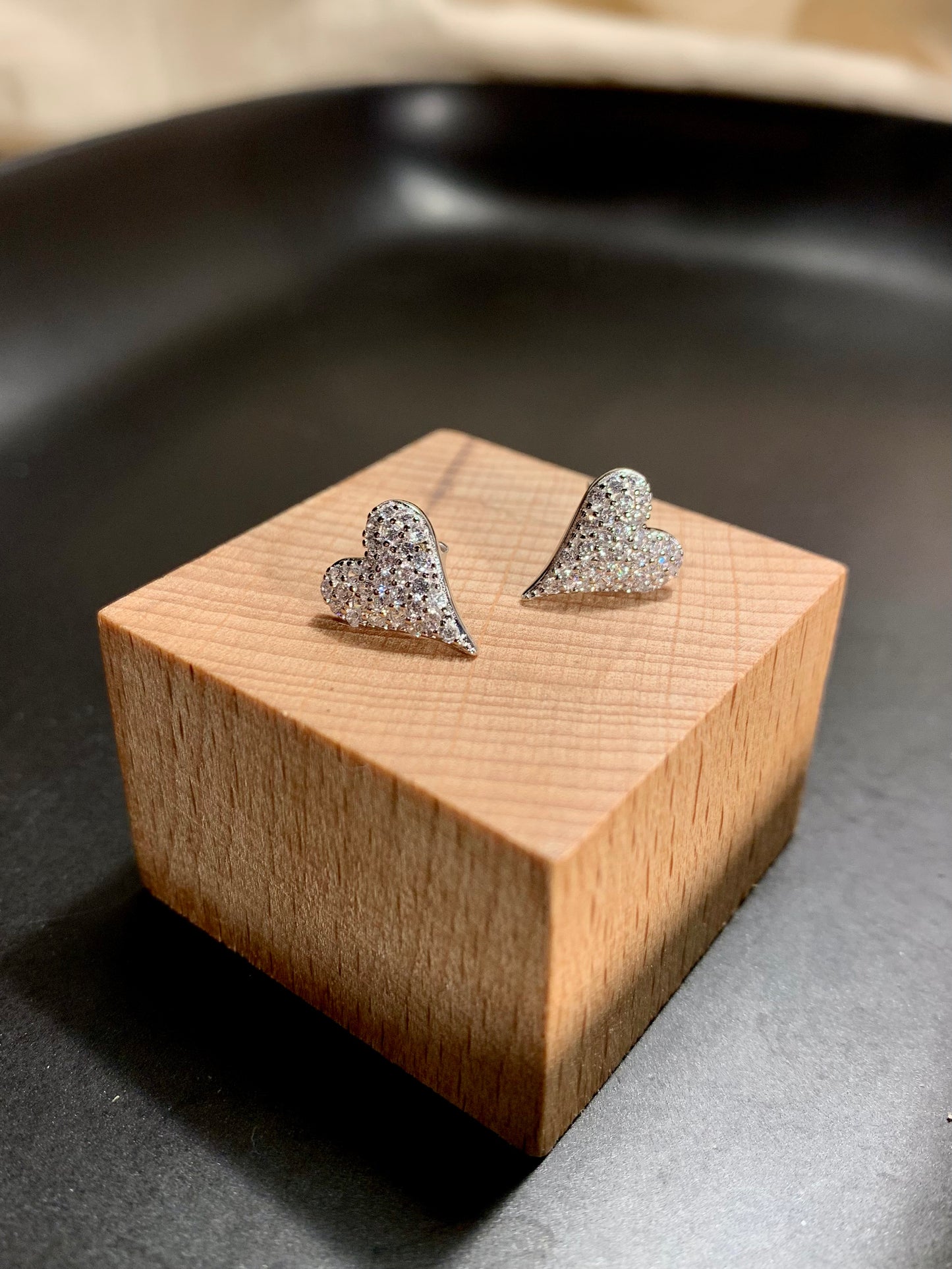 Arete Stud Corazón Zircones