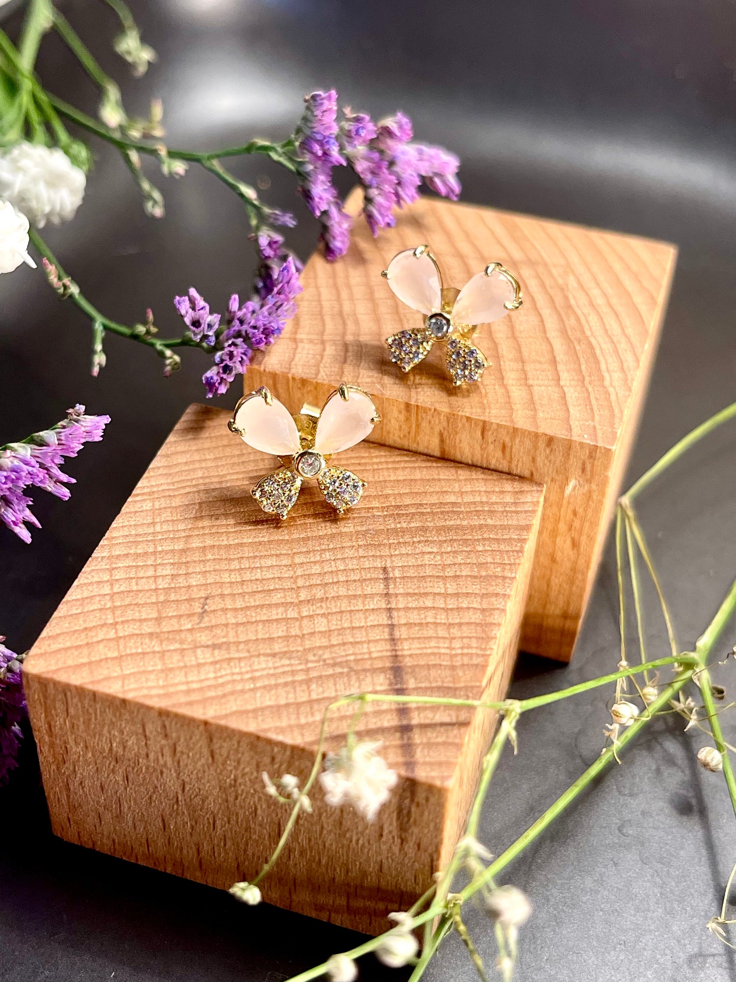 Arete Stud Cuarzo Mariposa